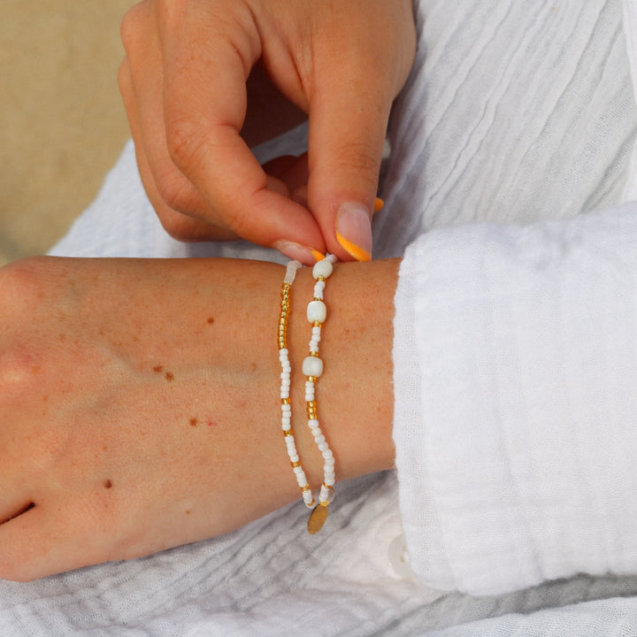 Golden Hour bracelet en perle et coquillages